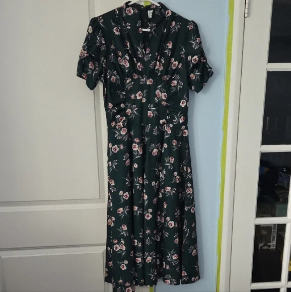 Unique Vintage Dark Green Floral Midi Dress - Picture 1 of 3